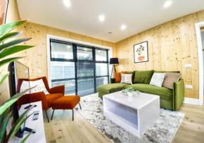 Green Mews 2 with Free Parking - By My Getaways
